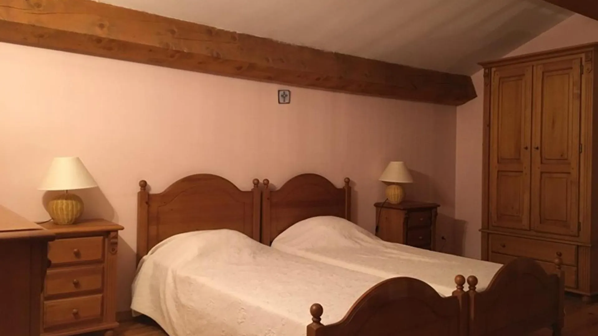 Gite Spacieux Pour 9 Au Coeur Du Plateau De Valensole - Fr-1-822-4 Brunet Apartment